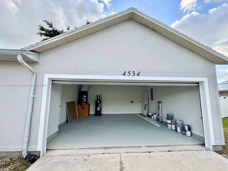 Recently Sold: $330,000 (3 beds, 2 baths, 1132 Square Feet)