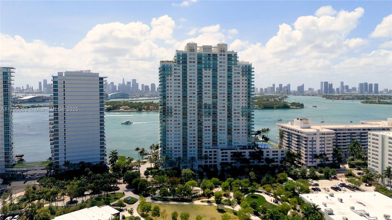 待售: $1,170,000 (2 贝兹, 2 浴室, 1147 平方英尺)