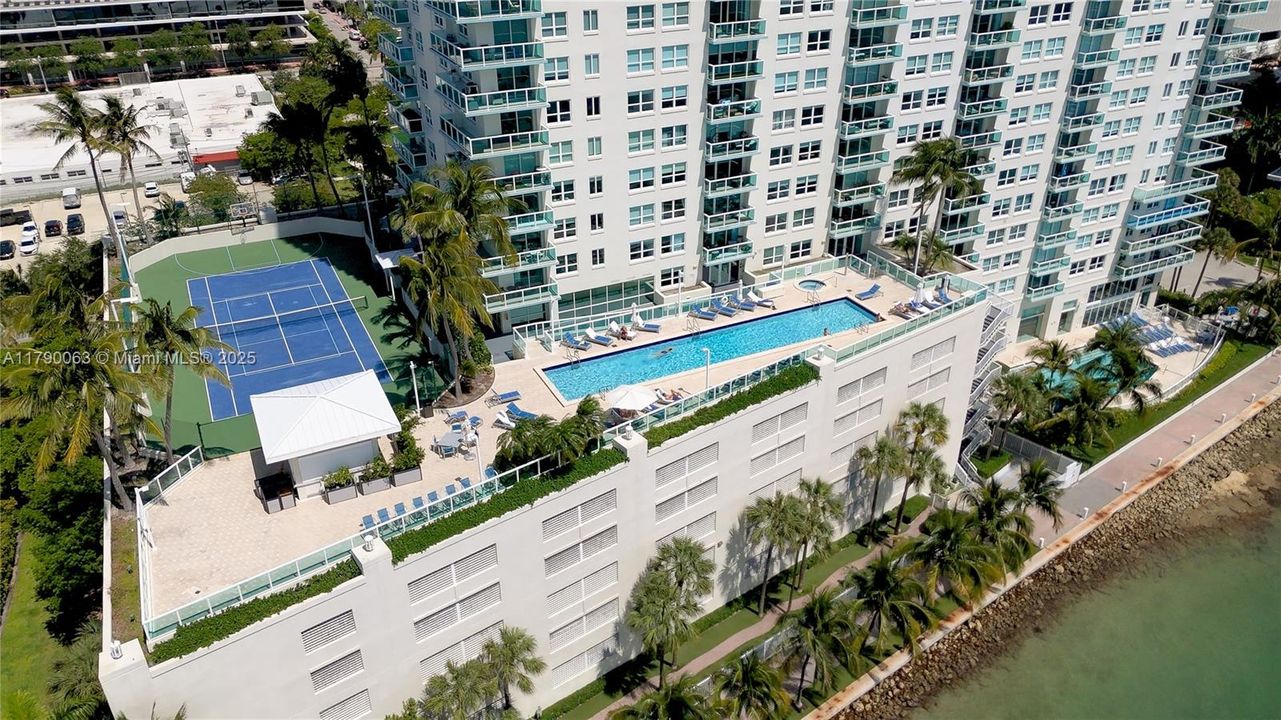 待售: $1,170,000 (2 贝兹, 2 浴室, 1147 平方英尺)