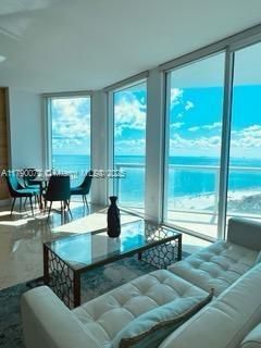 Recently Rented: $4,500 (1 beds, 1 baths, 818 Square Feet)