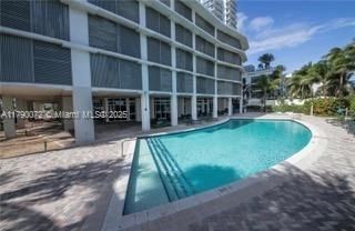 Recently Rented: $4,500 (1 beds, 1 baths, 818 Square Feet)