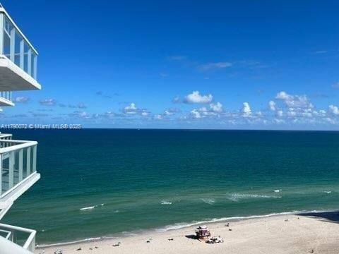 Recently Rented: $4,500 (1 beds, 1 baths, 818 Square Feet)