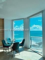 Recently Rented: $4,500 (1 beds, 1 baths, 818 Square Feet)