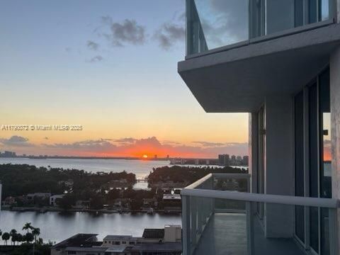 Recently Rented: $4,500 (1 beds, 1 baths, 818 Square Feet)