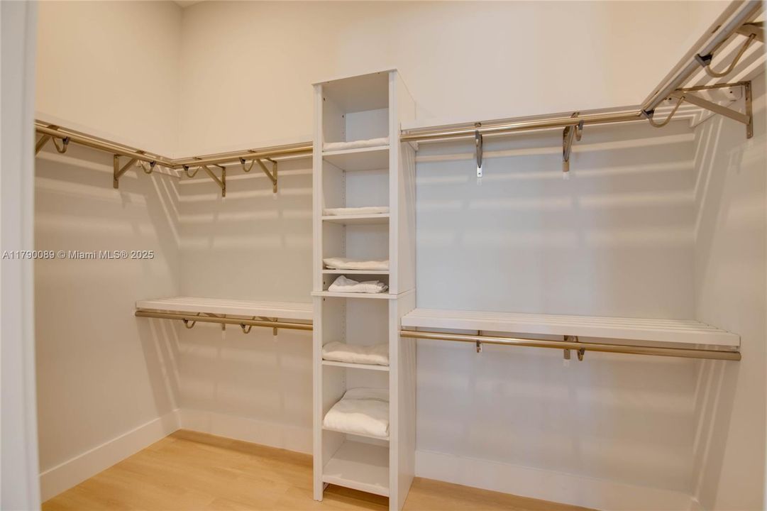 Vendido Recientemente: $3,300,000 (5 camas, 4 baños, 3011 Pies cuadrados)