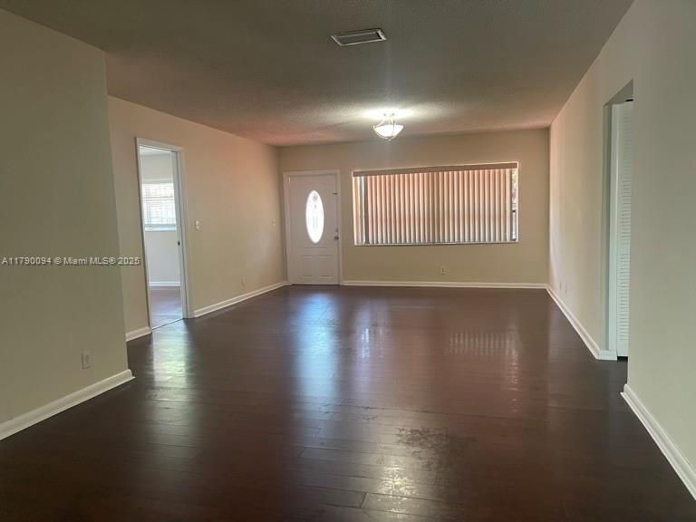 Recently Rented: $3,000 (3 beds, 2 baths, 1518 Square Feet)