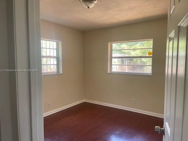 Recently Rented: $3,000 (3 beds, 2 baths, 1518 Square Feet)