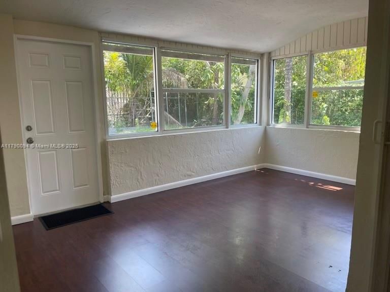Recently Rented: $3,000 (3 beds, 2 baths, 1518 Square Feet)