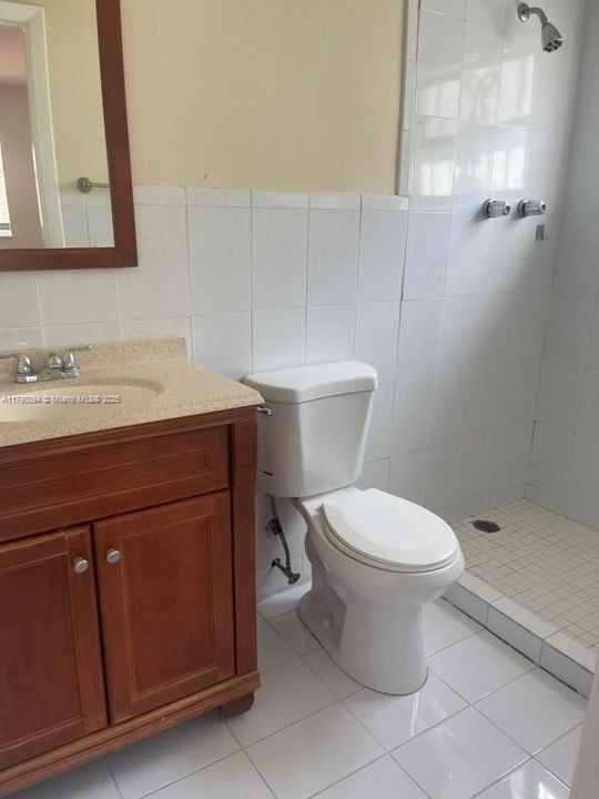 Recently Rented: $3,000 (3 beds, 2 baths, 1518 Square Feet)