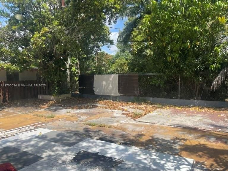 Recently Rented: $3,000 (3 beds, 2 baths, 1518 Square Feet)