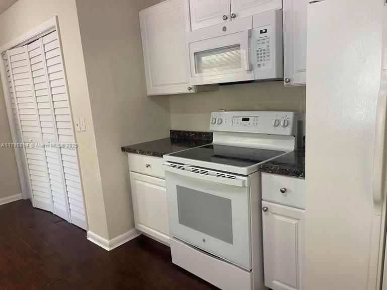 Recently Rented: $3,000 (3 beds, 2 baths, 1518 Square Feet)
