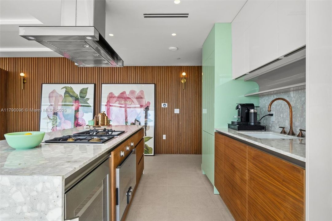 For Sale: $3,600,000 (2 beds, 2 baths, 1621 Square Feet)