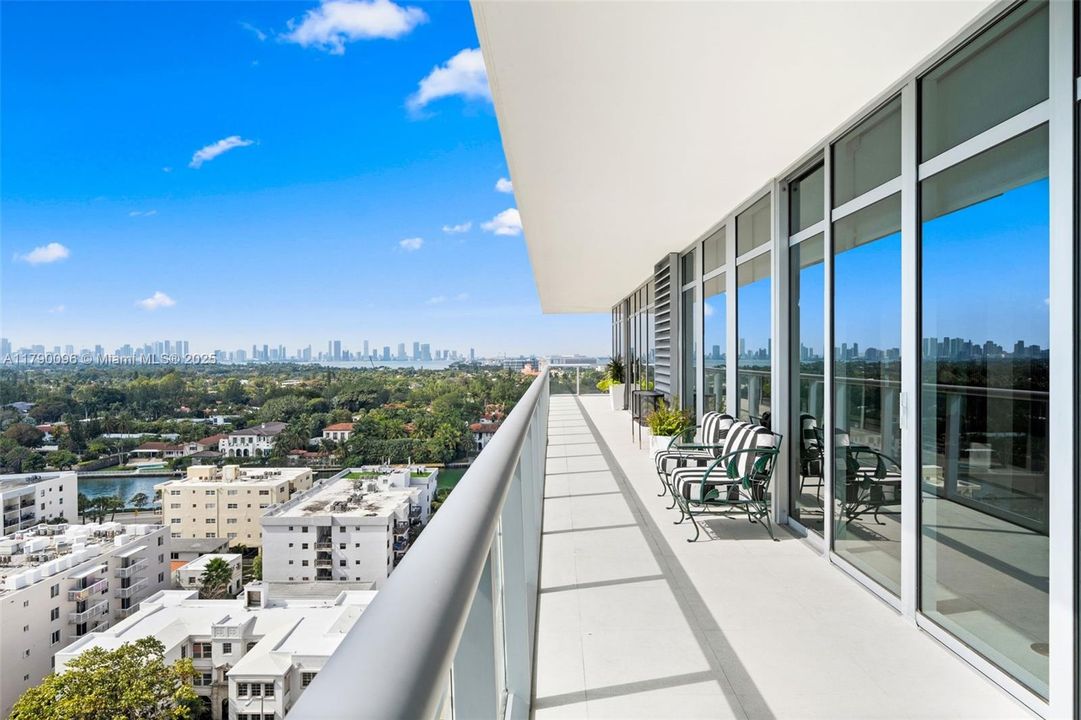 For Sale: $3,600,000 (2 beds, 2 baths, 1621 Square Feet)