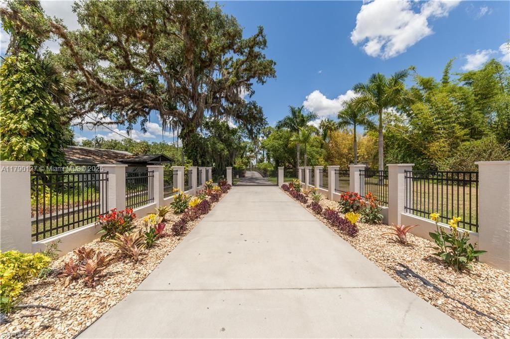 2920 FORT DENAUD RDLABELLE, FL 33935