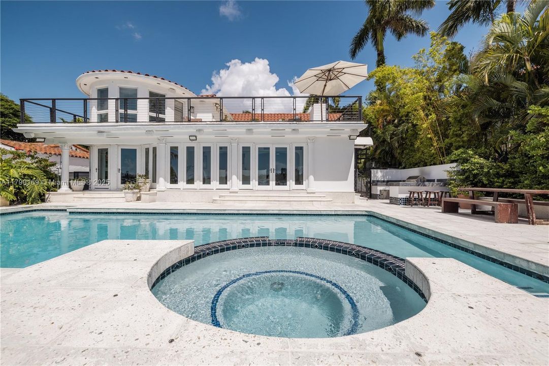 For Rent: $50,000 (6 beds, 4 baths, 4239 Square Feet)