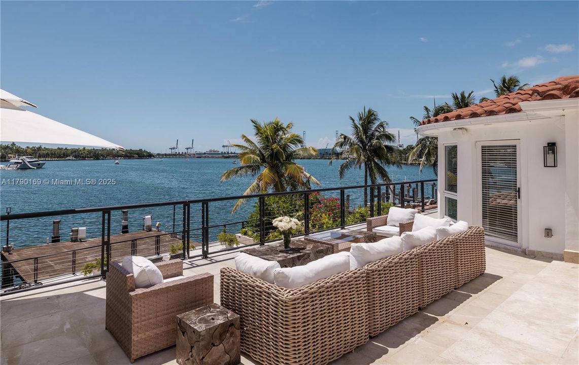 For Rent: $50,000 (6 beds, 4 baths, 4239 Square Feet)