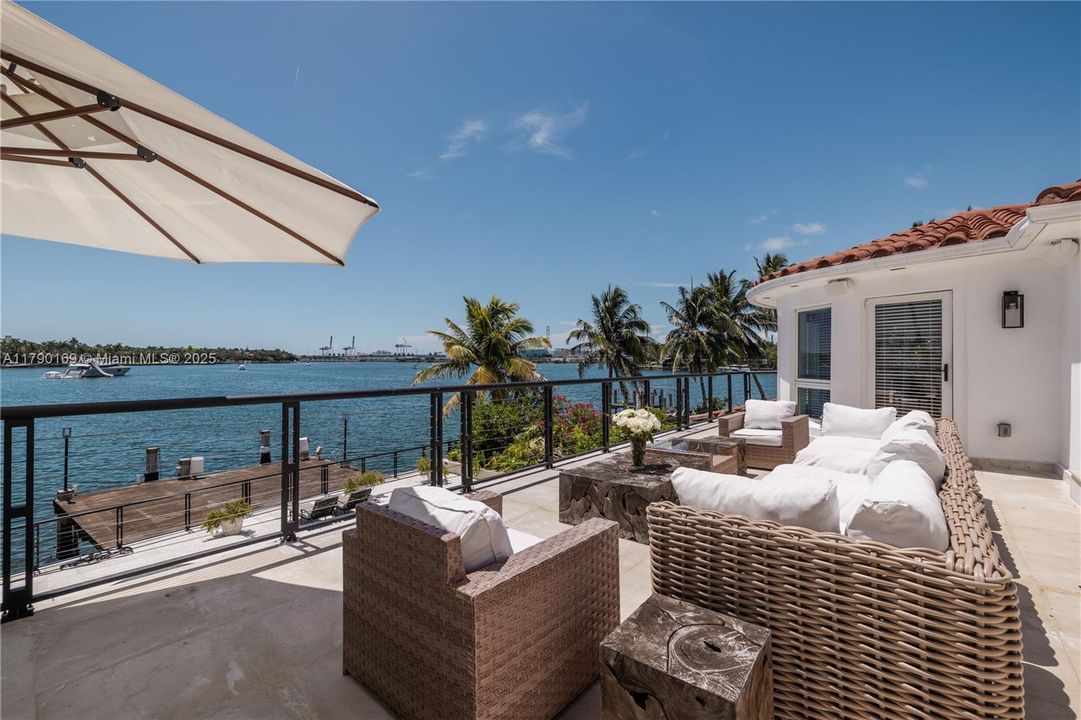 For Rent: $50,000 (6 beds, 4 baths, 4239 Square Feet)