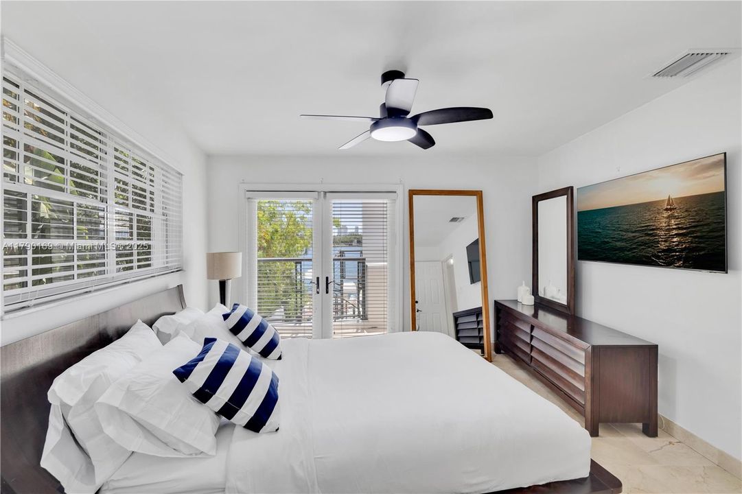 For Rent: $50,000 (6 beds, 4 baths, 4239 Square Feet)