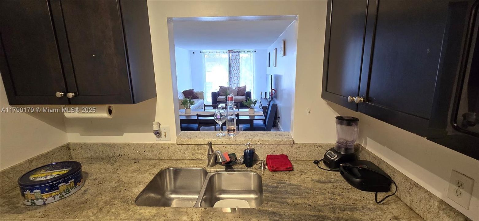 Vendido Recientemente: $178,000 (1 camas, 1 baños, 880 Pies cuadrados)