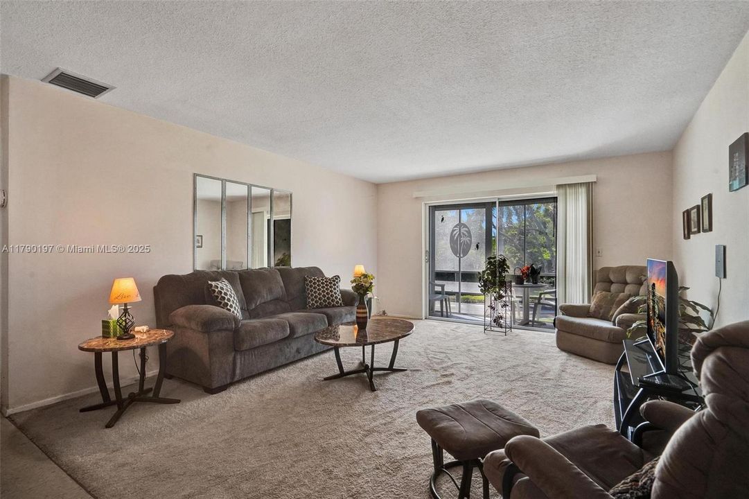 Recently Sold: $150,000 (1 beds, 1 baths, 720 Square Feet)