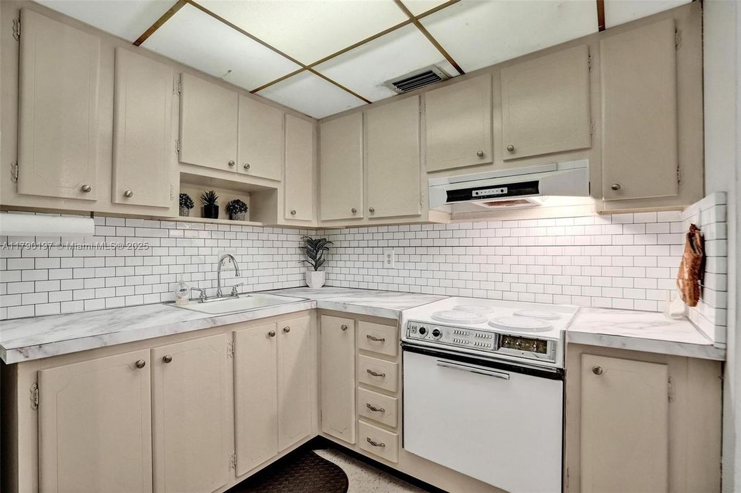 Recently Sold: $150,000 (1 beds, 1 baths, 720 Square Feet)