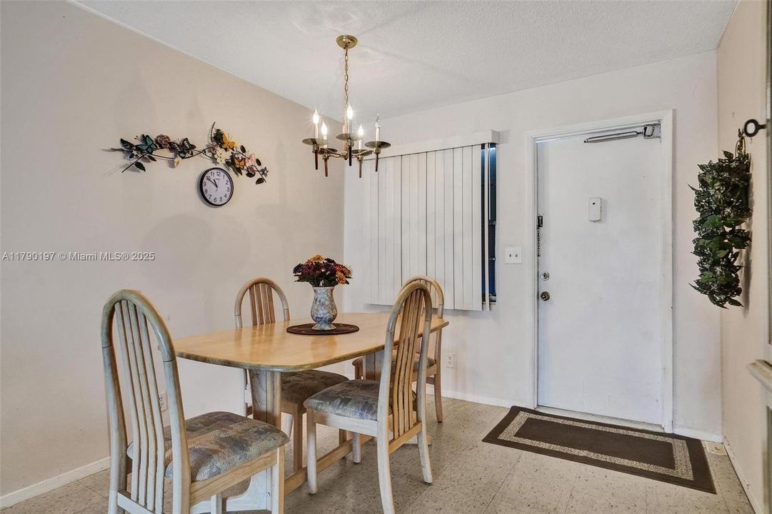 Recently Sold: $150,000 (1 beds, 1 baths, 720 Square Feet)