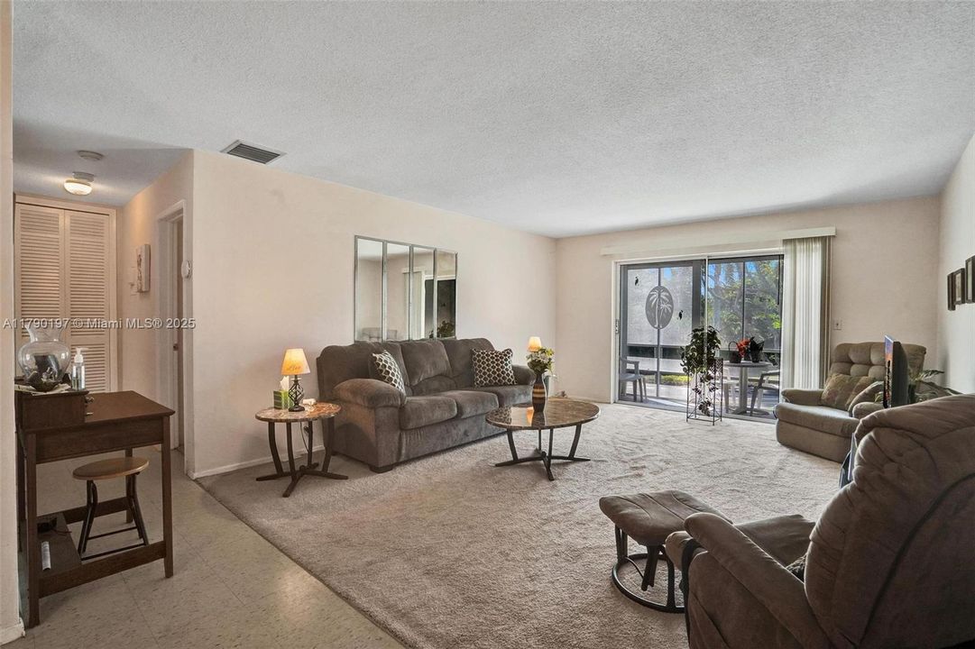 Recently Sold: $150,000 (1 beds, 1 baths, 720 Square Feet)