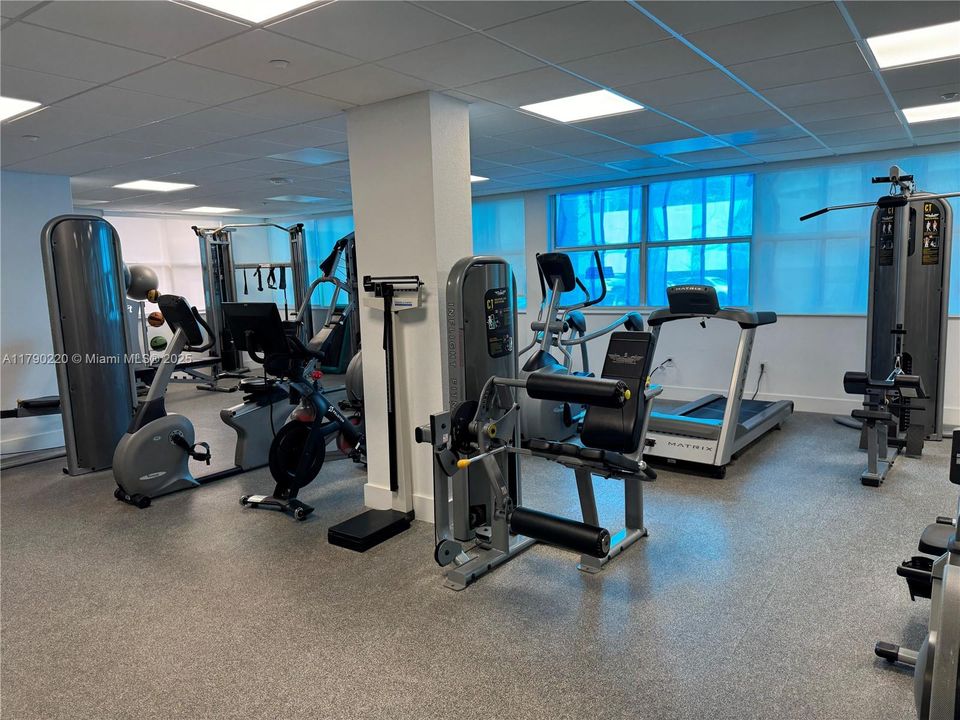 For Sale: $360,000 (1 beds, 1 baths, 700 Square Feet)