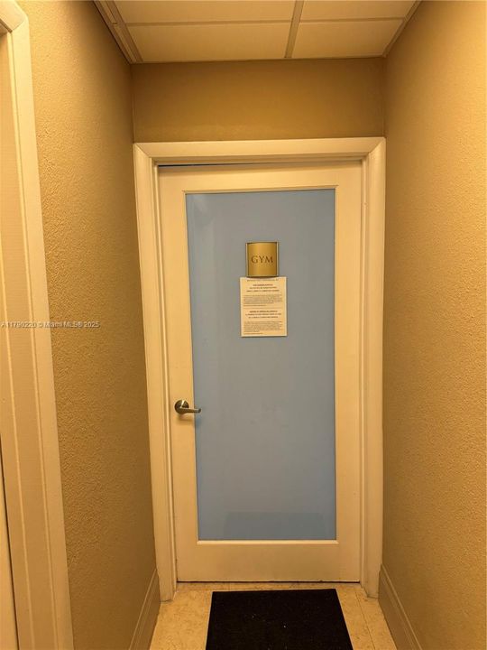 For Sale: $360,000 (1 beds, 1 baths, 700 Square Feet)