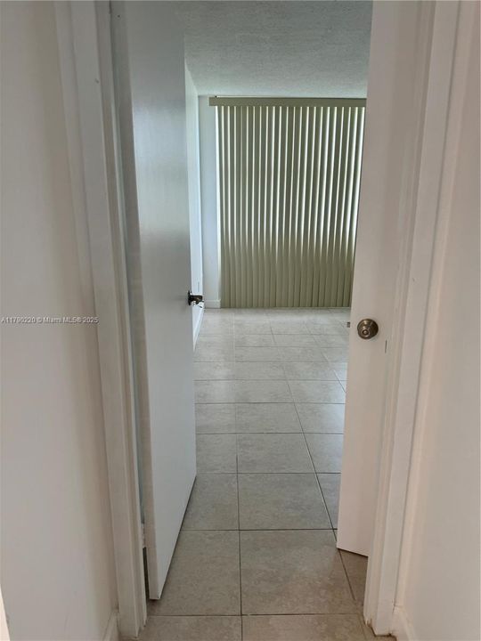 For Sale: $360,000 (1 beds, 1 baths, 700 Square Feet)