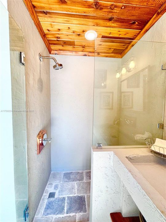 Vendido Recientemente: $1,850,000 (4 camas, 5 baños, 3253 Pies cuadrados)