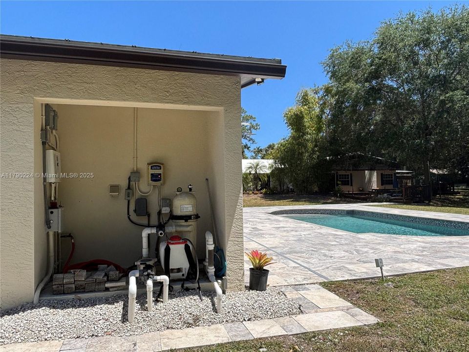 Vendido Recientemente: $1,850,000 (4 camas, 5 baños, 3253 Pies cuadrados)