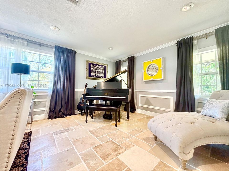 Vendido Recientemente: $1,850,000 (4 camas, 5 baños, 3253 Pies cuadrados)