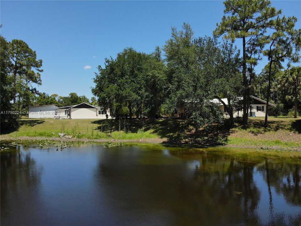 Vendido Recientemente: $1,850,000 (4 camas, 5 baños, 3253 Pies cuadrados)