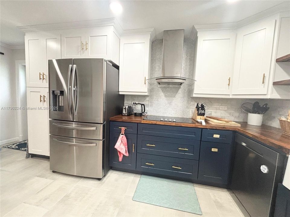 Vendido Recientemente: $1,850,000 (4 camas, 5 baños, 3253 Pies cuadrados)