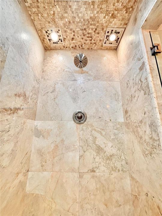 Vendido Recientemente: $1,850,000 (4 camas, 5 baños, 3253 Pies cuadrados)