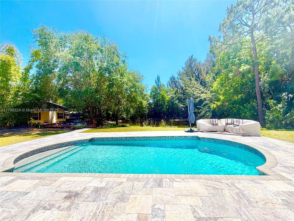 Vendido Recientemente: $1,850,000 (4 camas, 5 baños, 3253 Pies cuadrados)