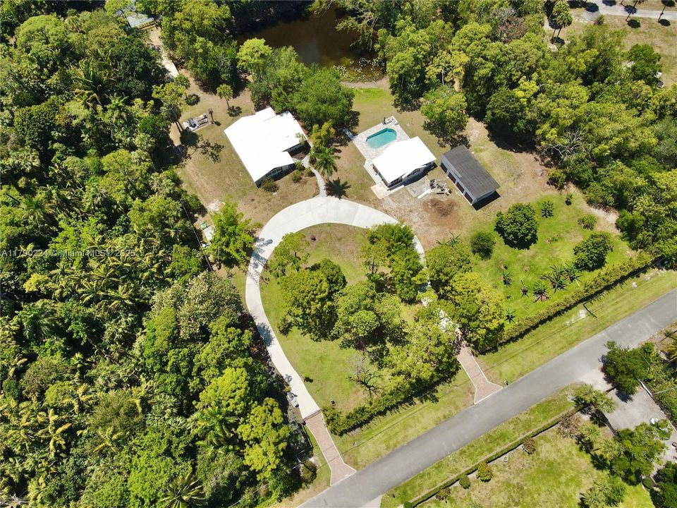 Vendido Recientemente: $1,850,000 (4 camas, 5 baños, 3253 Pies cuadrados)