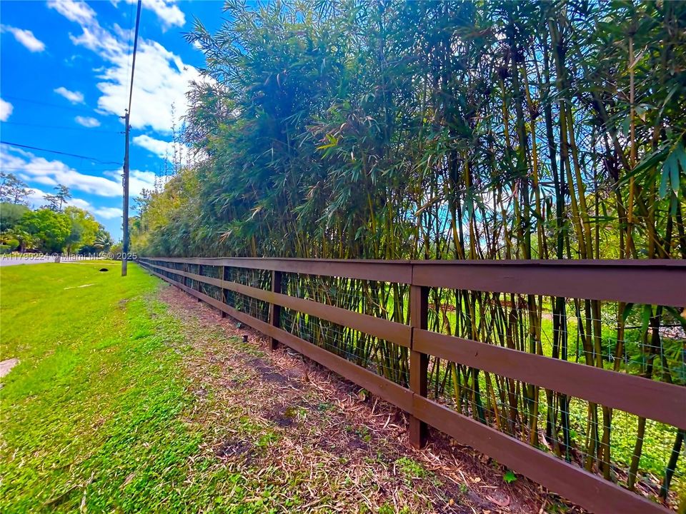 Vendido Recientemente: $1,850,000 (4 camas, 5 baños, 3253 Pies cuadrados)