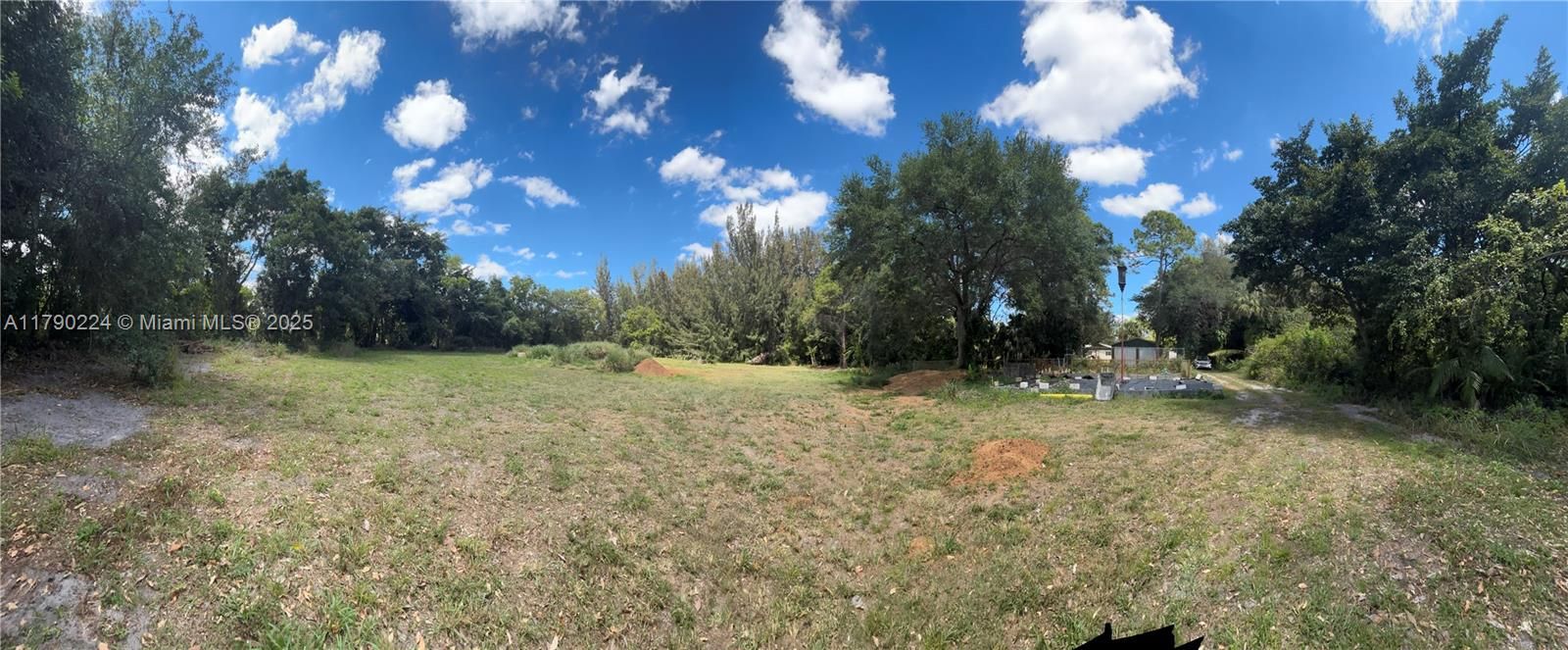 Vendido Recientemente: $1,850,000 (4 camas, 5 baños, 3253 Pies cuadrados)