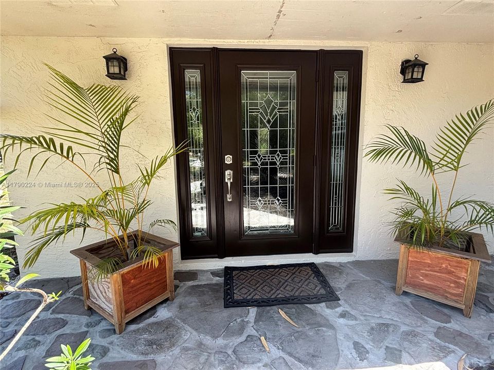 Vendido Recientemente: $1,850,000 (4 camas, 5 baños, 3253 Pies cuadrados)