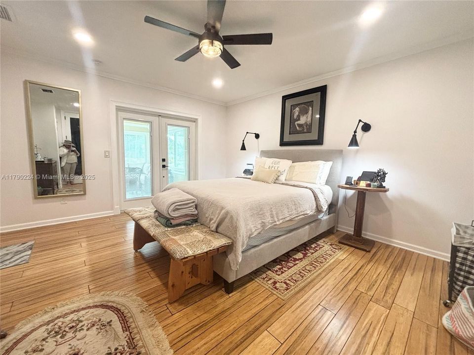 Vendido Recientemente: $1,850,000 (4 camas, 5 baños, 3253 Pies cuadrados)