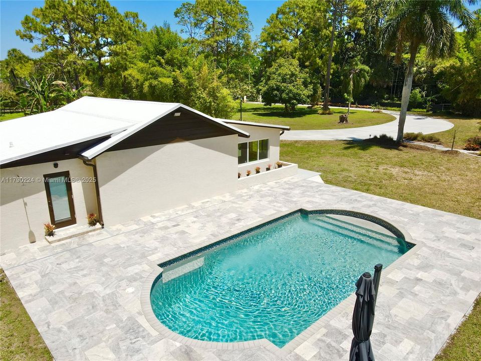 Vendido Recientemente: $1,850,000 (4 camas, 5 baños, 3253 Pies cuadrados)