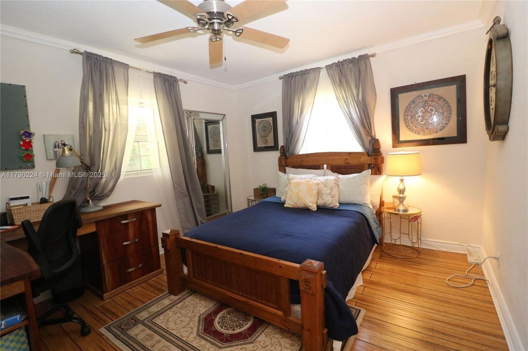 Vendido Recientemente: $1,850,000 (4 camas, 5 baños, 3253 Pies cuadrados)