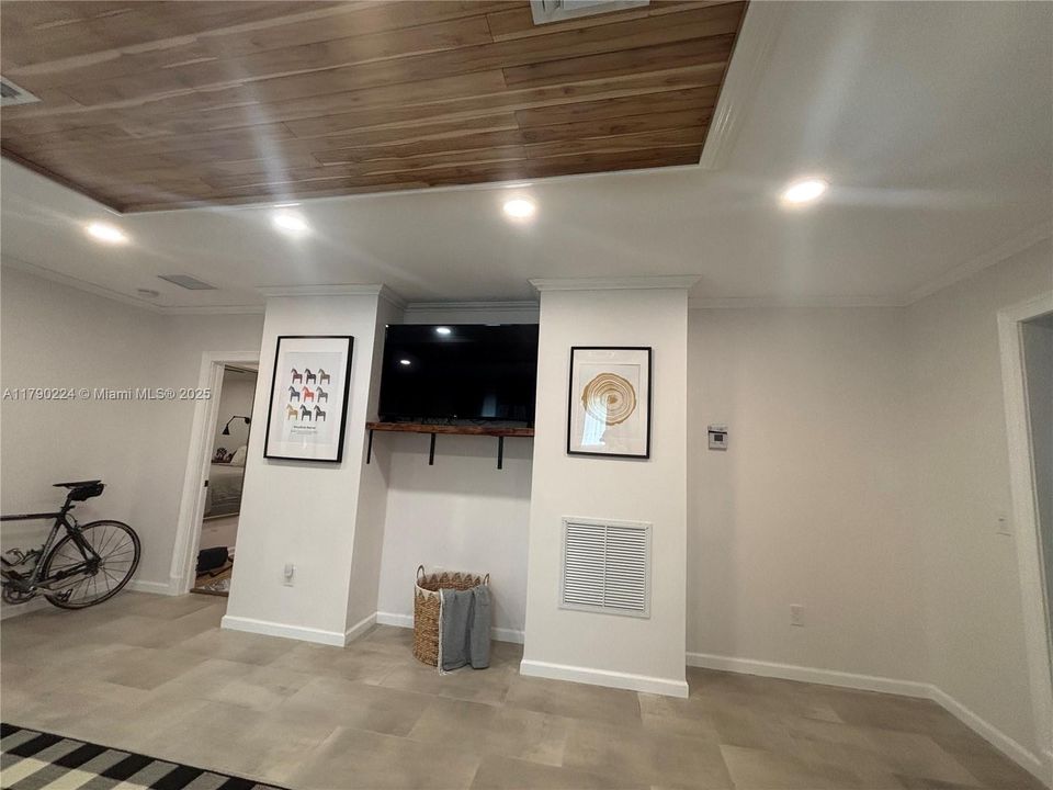 Vendido Recientemente: $1,850,000 (4 camas, 5 baños, 3253 Pies cuadrados)