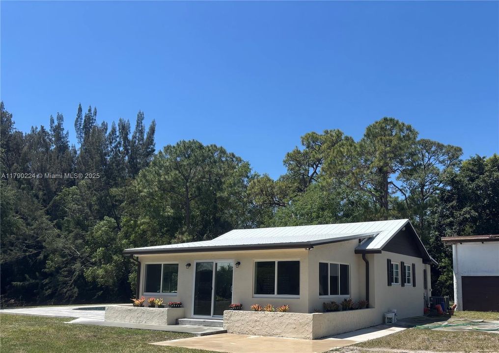 Vendido Recientemente: $1,850,000 (4 camas, 5 baños, 3253 Pies cuadrados)