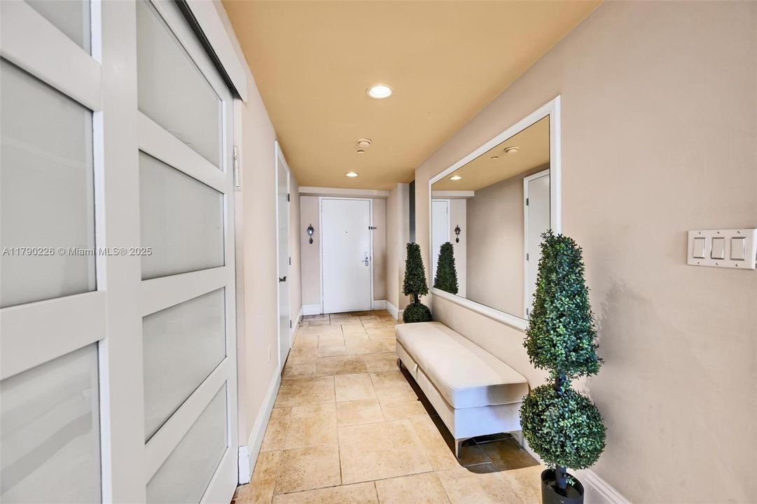 Vendido Recientemente: $990,000 (3 camas, 3 baños, 1571 Pies cuadrados)