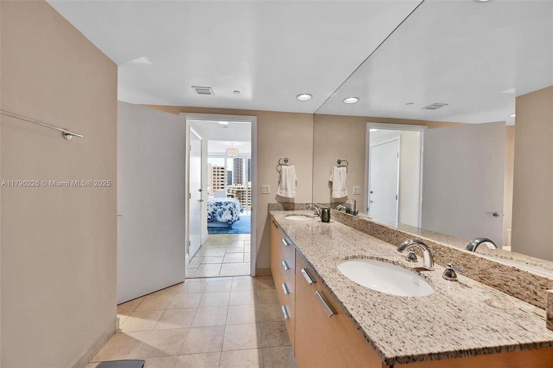 Vendido Recientemente: $990,000 (3 camas, 3 baños, 1571 Pies cuadrados)