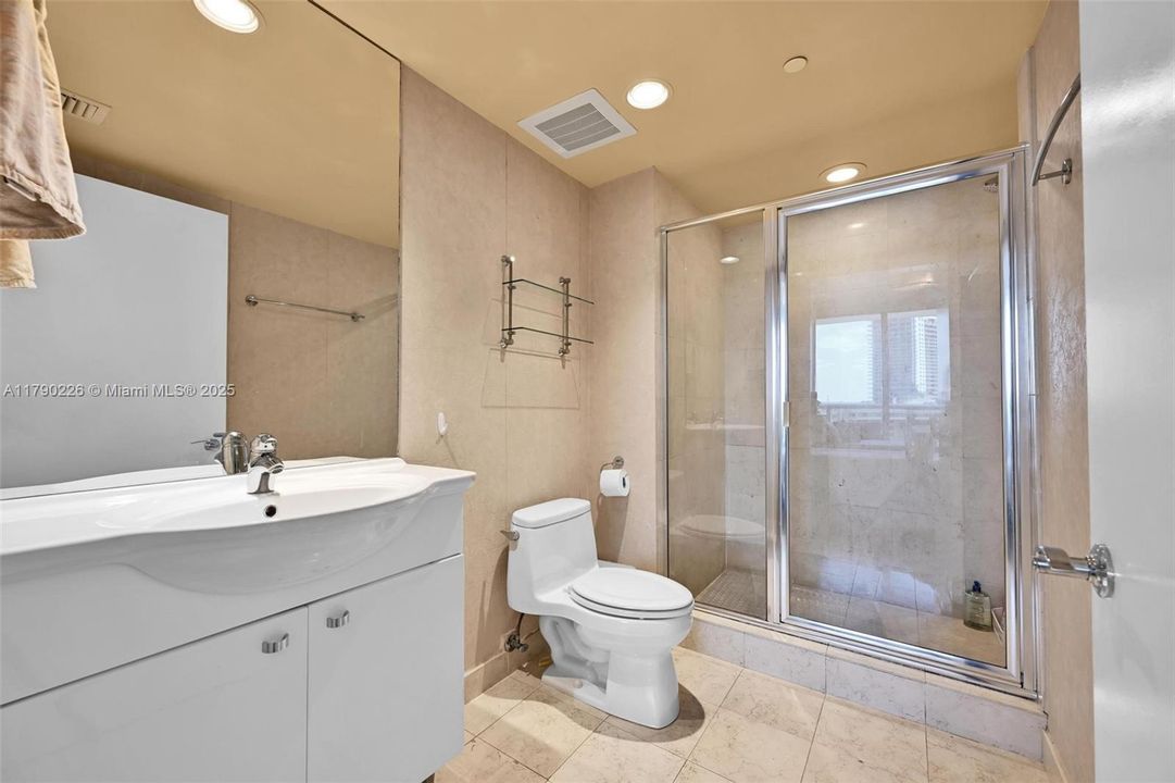 Vendido Recientemente: $990,000 (3 camas, 3 baños, 1571 Pies cuadrados)