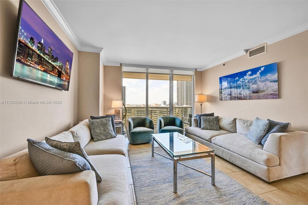 Vendido Recientemente: $990,000 (3 camas, 3 baños, 1571 Pies cuadrados)